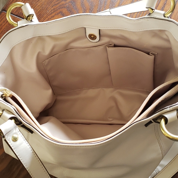 Coach purse, white leather, champagne lining - Picture 7 of 10